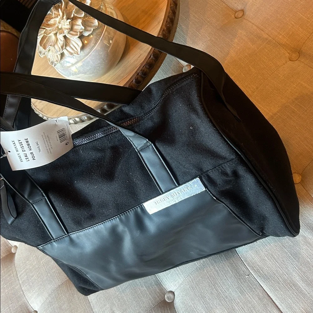 NWT Issey Miyake L’EAU D’ISSEY Pour Homme Travel Bag